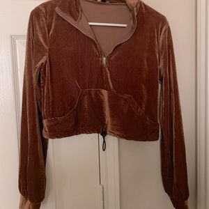 Cropped long sleeved, collared top